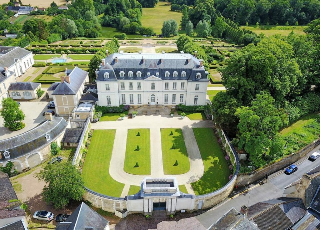 Chateau wedding venue in Loire Valley